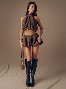 SHEIN BAE Shades Of Brown 夏季時尚夜店風女款兩件套，露背泡泡袖短版上衣配蝴蝶結荷葉邊，低腰泡泡下擺迷你裙，情人節穿搭 - 巧克力棕 - 查看 4