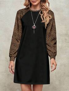 EMERY ROSE 休闲复古日常通勤百搭，撞色领豹纹图案，圆领长袖插肩袖女式短裙，舒适秋冬 - 白色 - 查看 3