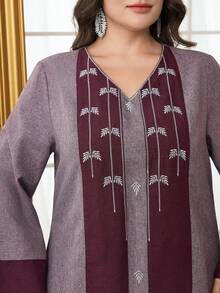 Al Najma Gaun Arab Elegan Bergaya Vintage dengan Lengan Raglan dan Leher V, Motif Blok Warna untuk Wanita Ukuran Plus - MultiWarna - View 1