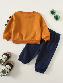 SHEIN 2件套男婴可爱恐龙卡通字母印花长袖卫衣和运动裤运动套装，秋冬季 - 彩色 - 查看 2