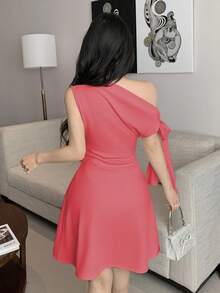 Celisse Váy ngắn buộc eo bất đối xứng dành cho nữ - Màu Hồng Tươi - Xem 2