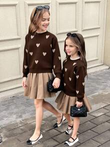 SHEIN 少女爱心图案落肩圆领毛衣搭配纯棕色百褶裙两件套，适合日常穿着、返校季、休闲场合，秋冬季保暖舒适。 - 棕色 - 查看 2