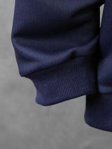 SHEIN 2 件幼儿男童时尚休闲格子印花运动衫和直筒裤套装，包括海军蓝格子运动衫 + 卡其色裤子，适合春季、秋季和冬季 - 彩色 - 查看 4