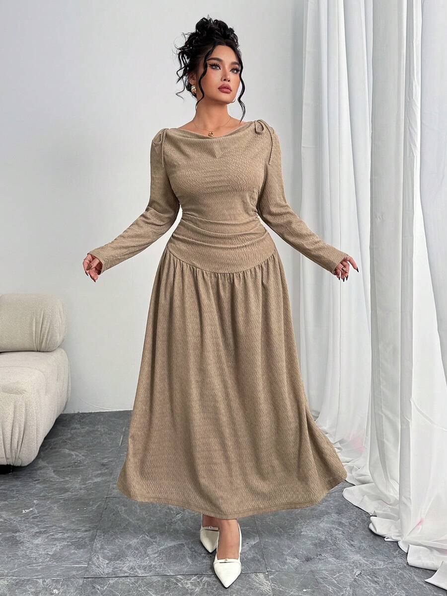 Modelyn 大码纯色简约长袖休闲连衣裙 - 卡其色 - 查看 1