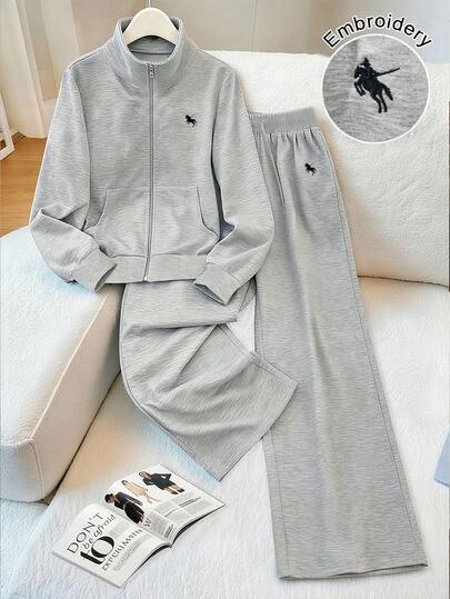 GlowEve CURVE 2 件大码女式休闲运动学院风运动服套装，带马标志，适合返校季、秋冬季，高领夹克 + 休闲裤