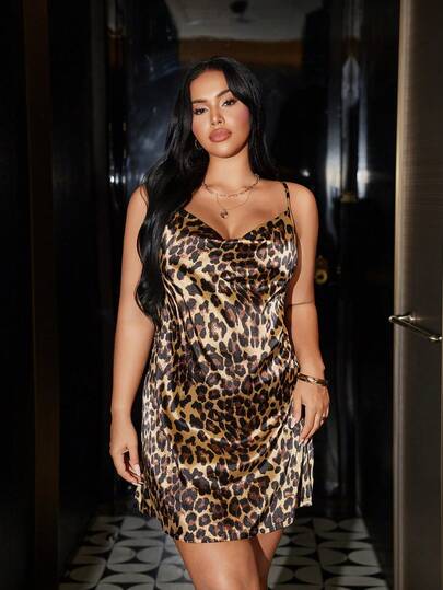 SilkySpell Große Größen Sexy Träger-Nachthemd mit drapiertem Ausschnitt und Leoparden-Muster in Kunstseide