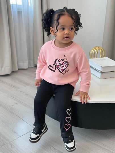 SHEIN 2 件婴幼儿休闲简约时尚粉色圆领长袖印花连帽衫搭配黑色修身印花裤套装，适合春秋季日常和学校穿着