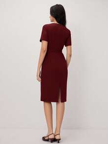 BizChic 酒红色短袖中长连衣裙，现代优雅，适合都市通勤、日常穿着，兼具浪漫90年代复古风情。适合圣诞节、新年、情人节派对、海滩、毕业典礼、时尚休闲、浪漫场合，也适合婚礼宾客、主人、约会、派对、音乐会、早午餐、机场等多种场合。 - 酒紅色 - 查看 6