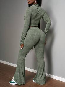 Slaydiva 2025秋冬新款休闲百搭绿色雪洗波纹针织修身褶皱T恤+高腰喇叭裤两件套，适合返校、万圣节、锐舞派对、节日、外出、早午餐、聚会、圣诞节、日常出行等场合。 - 軍綠色 - 查看 2
