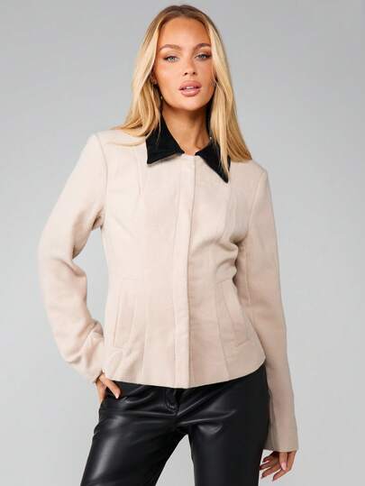 MISSGUIDED 专业商务西装外套，撞色领设计，适合办公室和工作场合。