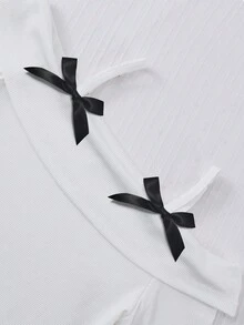 SHEIN Bộ áo thun thanh lịch thời trang cho bé gái tuổi teen, áo len trắng kết hợp chân váy dệt kim màu đen, áo có nơ trang trí màu đen, chân váy đính ngọc trai - trắng - Xem 3