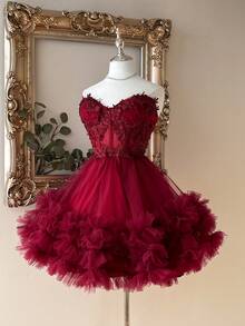 Lovelzi 优雅奢华的钩编蕾丝和缎面拼接手工刺绣贴花腰部镂空修身短裙，适合约会、单身派对、盛大晚宴、舞会、情人节等场合。 - 酒紅色 - 查看 4