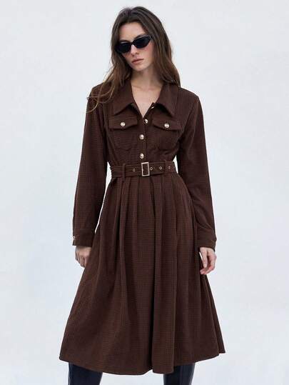 Aveloria Modichic Vestido de manga larga con hebilla metálica y bolsillos duales, estilo de viaje elegante, vestido de negocios largo para mujer, otoño