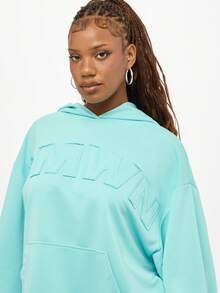 SUMWON Sweat-shirt à capuche grande taille avec poche centrale et détails de logo gaufré pour un port casual confortable