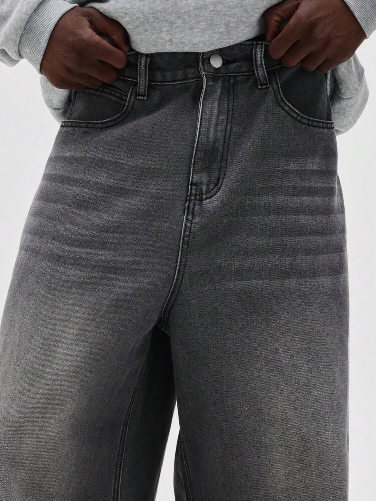 Baggy Jeans mit Drachenprint