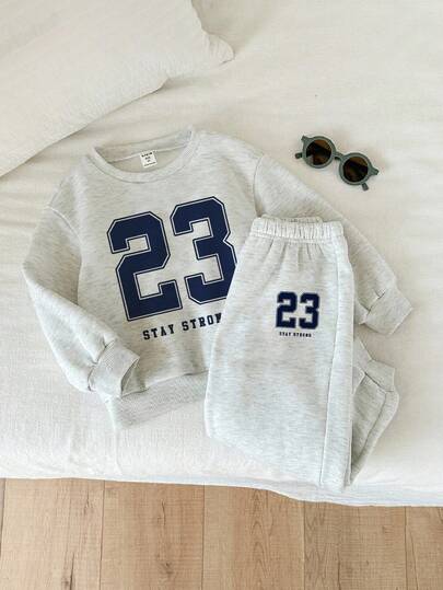 SHEIN Nuevo conjunto de 2 piezas para niños pequeños, estilo universitario con el número 23, moda clásica, cómodo y cálido, para uso casual en la calle, corte holgado, adecuado para otoño/invierno