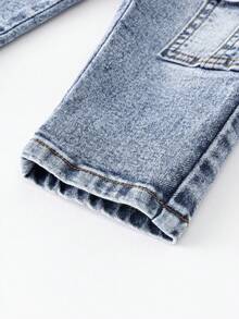 SHEIN Quần denim túi hộp dáng ôm màu xanh nhạt, đơn giản, dễ phối đồ cho bé trai, cạp chun, thoải mái và đa năng khi mặc hàng ngày, sản phẩm thời trang dành cho bé yêu - Rửa trung bình - Xem 7