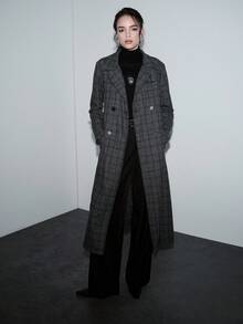 Lumivelle 女士冬季外套，弧形领饰，格子羊毛面料，双排扣，长款 - 灰色 - 查看 4