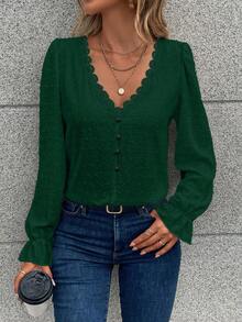 EMERY ROSE بلوزة أنيقة للنساء بياقة على شكل حرف V وأكمام طويلة مع تطريز دانتيل بلون متباين