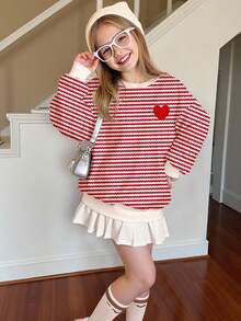 SHEIN Leap Crew 少女酒红色条纹极简闪亮爱心图案长袖圆领卫衣，舒适柔软厚实，适合秋冬季节、休闲、假日、圣诞节、新年、情人节等场合，温暖舒适，秋冬季轻松叠穿，时尚休闲，条纹图案，秋冬季必备单品 - 彩色 - 查看 4