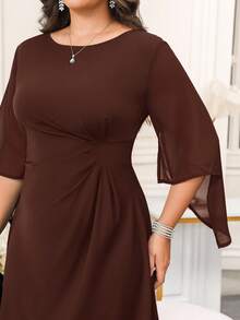 Reflora Vestido elegante de talla grande de unicolor con cuello redondo, mangas medianas y cintura plisada - Marrón - Ver 10