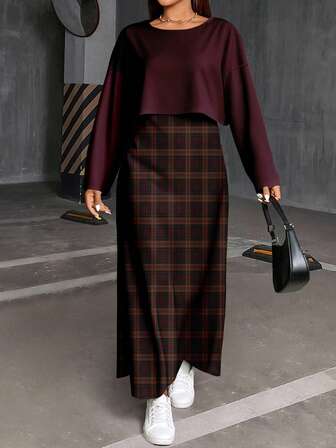 SHEIN Essnce 2 件套大码女式格子印花休闲圆领长袖 T 恤和吊带裙，秋冬，酒红色