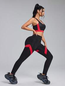 Innovista 女士撞色简约日常网球衫，适合曲线身材的健身运动套装，两件套。女士黑红撞色PU拼接两件套运动套装——高弹力露脐上衣、文胸和提臀紧身裤 | 亮面闪亮运动服，适合瑜伽、健身、骑行、高强度间歇训练和户外训练 | 透气防汗面料，塑形贴合，带手机口袋 | 双色设计，适合日常休闲运动、办公室到健身房以及秋季健身 | 性感简约的清爽风格 | 普拉提公主网红时尚 | 高品质平价运动服 | Gymtok爆款健身系列，专为拉丁美洲和欧洲女性打造 - 黑色 - 查看 15