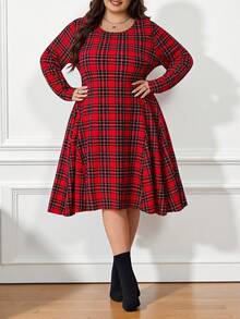 SHEIN CURVE+ Ampia gonna a ruota a collo tondo in taglie forti, con stampa a quadri rossi, adatta per uso casual e elegante, abito corto da donna per autunno e inverno