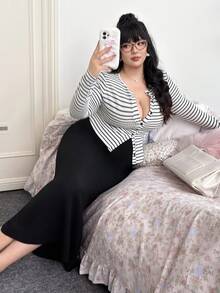 SHEIN EZwear Conjunto informal de 2 piezas de talla grande con rayas y contraste de color, conjunto de blusa y falda a rayas de talla grande, conjunto de 2 piezas de talla grande para mujer