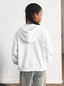 Sweetra Young 秋冬女童英文印花连帽拉链外套 - 撞色字母印花混搭街头风，适合秋冬的温暖针织面料，略微宽松的版型留有成长空间，将校园女孩变身活力少女！ - 白色 - 查看 2