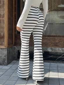 Zielony Pantalon évasé casual rayé pour femmes, tenue minimaliste pour usage quotidien - Noir et Blanc - Voir 2