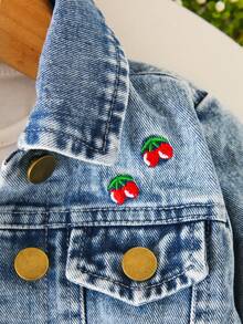 Conjunto de 2 piezas de mezclilla para niñas bebés, nueva llegada de chaqueta de mezclilla casual suelta azul lavada con bordado de cereza linda y pantalones vaqueros de pierna recta relajada, de moda y versátil para primavera/otoño, adecuado para uso diario, sesión de fotos, salida, fiesta - Azul lavado medio - Ver 5