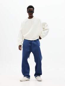 SUMWON 低裆宽松休闲运动裤，外露缝线细节和文字印花，适合秋冬季节穿着。 - 藏蓝色 - 查看 4