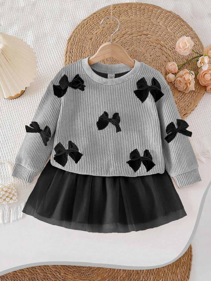 SHEIN Playful Pals 女童秋冬套装,包括3D蝴蝶结装饰毛衣上衣和杏色网纱裙,休闲时尚 - 灰色 - 查看 1