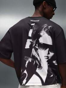 PLAYBOY X SUMWON 短款修身杂志风格摄影印花短袖圆领T恤，复古人像背面设计 - 黑與白 - 查看 2