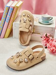 Mini mi #SweetieWalk Dép xỏ ngón quai sau bằng da lộn giả đính ngọc trai và gấu bông cho trẻ em – Giày lười ấm áp cho đôi chân nhỏ nhắn tinh nghịch - Màu be - Xem 2