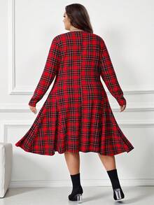 SHEIN CURVE+ Ampia gonna a ruota a collo tondo in taglie forti, con stampa a quadri rossi, adatta per uso casual e elegante, abito corto da donna per autunno e inverno