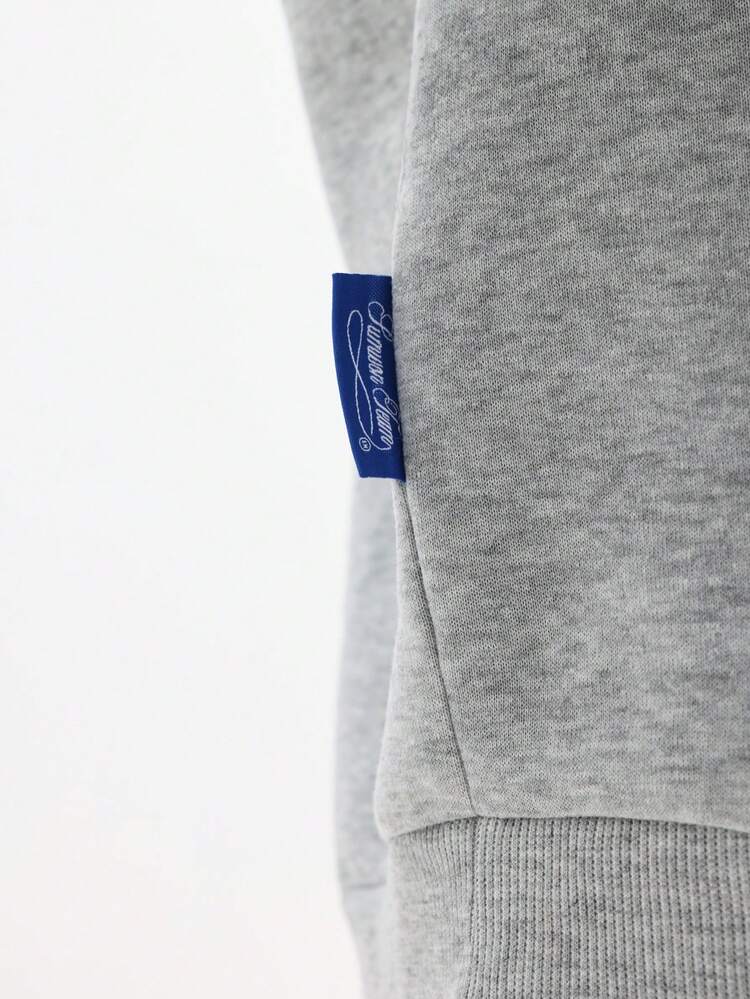 Sudadera con capucha estampada con texto de última generación