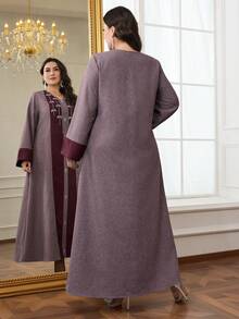 Al Najma Gaun Arab Elegan Bergaya Vintage dengan Lengan Raglan dan Leher V, Motif Blok Warna untuk Wanita Ukuran Plus - MultiWarna - View 2