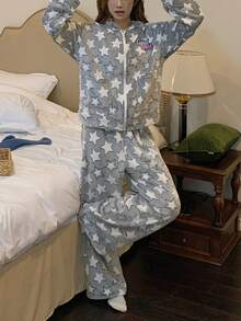 DAZY 2 piezas Conjunto de pijama esponjoso de felpa de coral con estampado de estrellas, con ajuste holgado, top con capucha y pantalones, para otoño/invierno, ropa cómoda para mujer - Gris - Ver 8