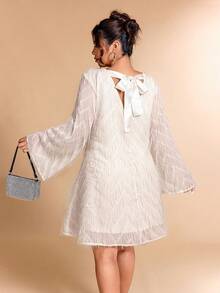 Cravure 大码优雅纯色喇叭袖流苏中长连衣裙，适合通勤 - 白色 - 查看 6