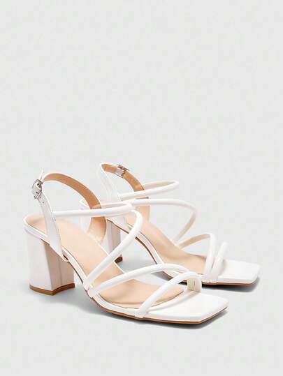 CUCCOO CURVES 大码女式时尚白色经典舒适踝带高跟凉鞋，圣诞节必备