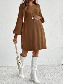 SHEIN 秋季孕婦休閒扭繩麻花紋圓領長袖針織洋裝 - 駝色 - 查看 3