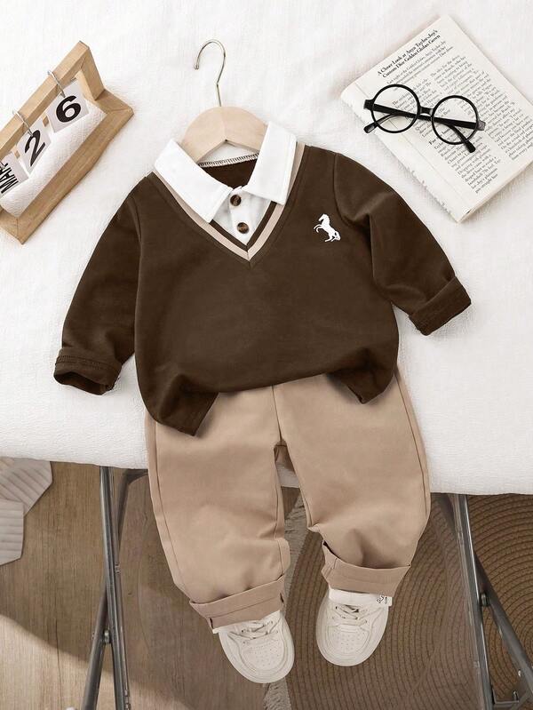 Souflis Souflis 1 Stück Baby-Jungen-Set, bequemes, gestricktes Langarm-Poloshirt für Kinder, 2-in-1-Sweatshirt, stylisches Oberteil mit Brustprint und Nippes-Design, kombiniert mit einer lässigen, khakifarbenen Hose mit elastischem Bund und lockerer Passform, geeignet für Herbstanlässe wie Urlaub, Tagesausflüge usw.
