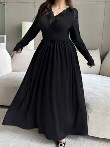 Flirla 黑色蕾丝拼布V领长袖连衣裙，修身，收腰，优雅性感，大码 - 黑色 - 查看 3