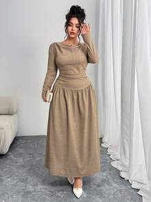 Modelyn 大码纯色简约长袖休闲连衣裙 - 卡其色 - 查看 5