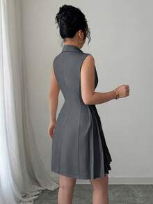 Rafferiza 女士简约纯色翻领双排扣无袖褶裥连衣裙，适合工作和通勤穿着。 - 淺灰色 - 查看 2