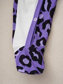 HELLO KITTY AND FRIENDS | SHEIN Baby Girl Cute Cartoon & Leopard Print Patchwork V-Neck Button-Up Long Sleeve Footie, Soft & Skin-Friendly - Multicolor - View 7