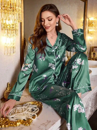 LuxeNights 女士花卉印花仿丝绸翻领长袖上衣和裤子睡衣套装，冬季服装