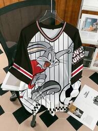 LOONEY TUNES X SHEIN 女性用カジュアルファッション ストリート カートゥーン ウサギ フットボール プレイ & ストライプ プリント コントラストカラー ラグラン 七分袖 Vネック Tシャツ、夏